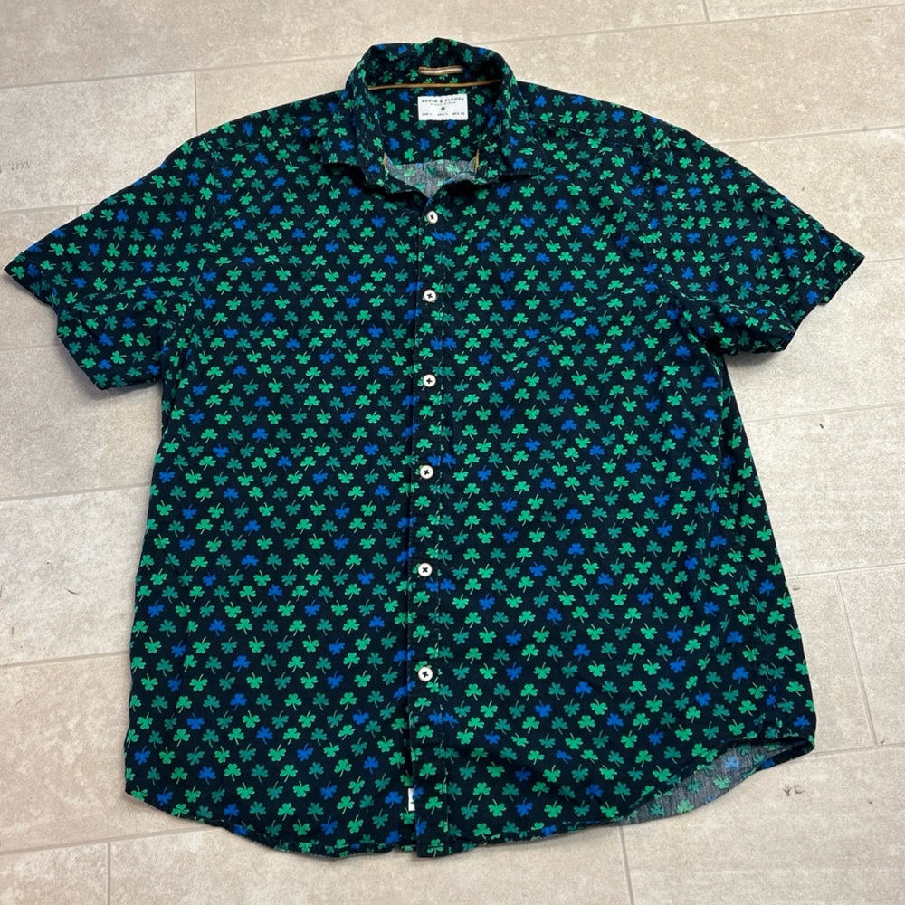 Denim Flower Large Ricky Singh Irish Clovers SHORT SLEEVE BUTTON UP SHIRT